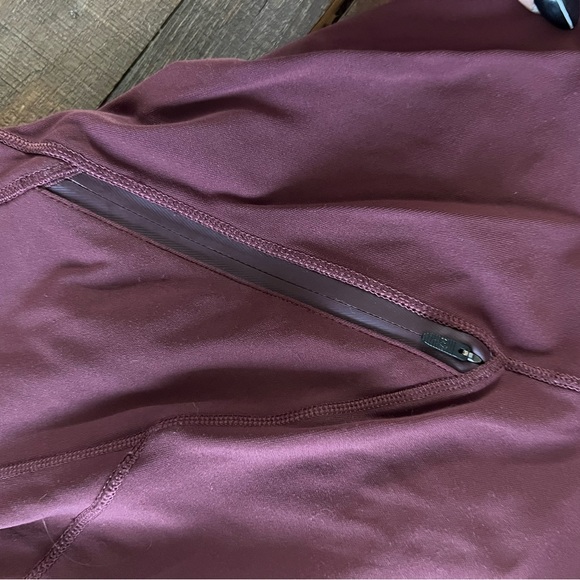 Lululemon leggings w/ pockets & ankle details - Picture 4 of 5